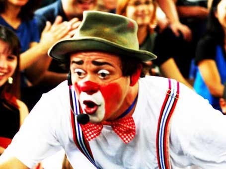 Zabobrim: palhaço apresenta  o "Circo do Só Eu"