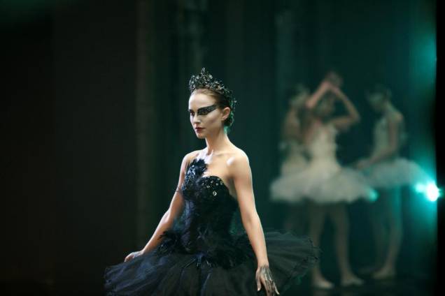 Fortíssima candidata ao Oscar de melhor atriz: Natalie Portman brilha como uma atormentada bailarina no drama psicológico Cisne Negro Fortíssima candidata ao Oscar de melhor atriz: Natalie Portman brilha como uma atormentada bailarina no drama psicológico Cisne Negro