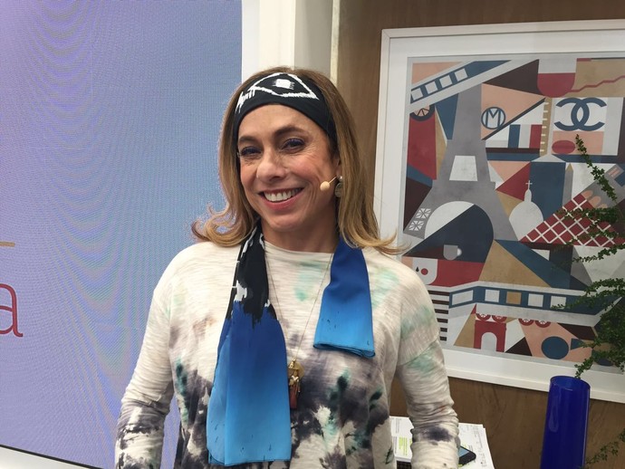 Cissa Guimarães sofre acidente em casa e leva 15 pontos na cabeça