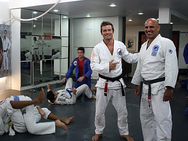 Ator Cláudio Heinrich vira professor de jiu-jitsu