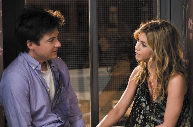 Em Coincidências do Amor, Kassie (Jennifer Aniston) resolve fazer uma produção independente e pede ajuda para seu melhor amigo Wally (Jason Bateman) Em Coincidências do Amor, Kassie (Jennifer Aniston) resolve fazer uma produção independente e pede ajuda para seu melhor amigo Wally (Jason Bateman)