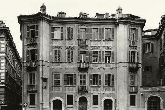 Praça de Roma retratada pelo alemão Thomas Struth: rigidez estética