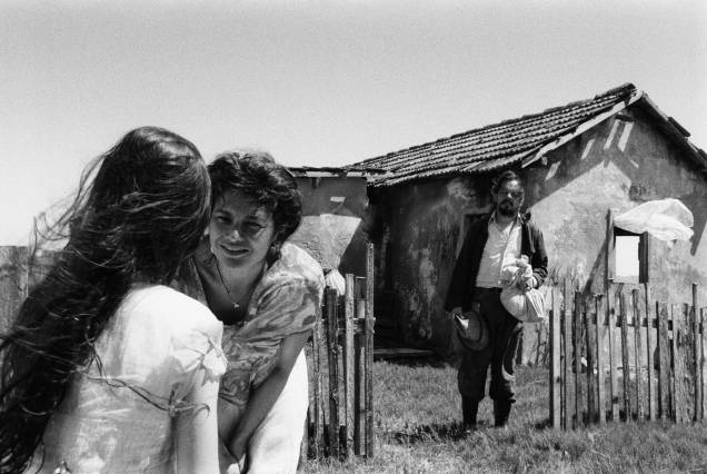 Dira Paes, Raquel Bonfante e Julio Adrião em Sudoeste: a passagem do tempo Dira Paes, Raquel Bonfante e Julio Adrião em Sudoeste: a passagem do tempo