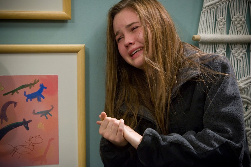 Liana Liberato em Confiar: entrando numa fria pela internet