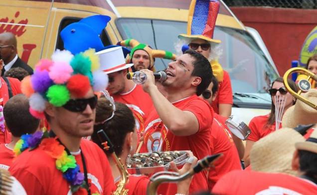 	O Cordão carnavalesco Confraria do Pasmado desfila pela Vila Madalena