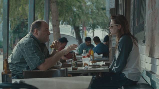 Encontro: Doug (James Gandolfini) participa de uma convenção na agitada New Orleans e conhece Mallory (Kristen Stewart) Encontro: Doug (James Gandolfini) participa de uma convenção na agitada New Orleans e conhece Mallory (Kristen Stewart)