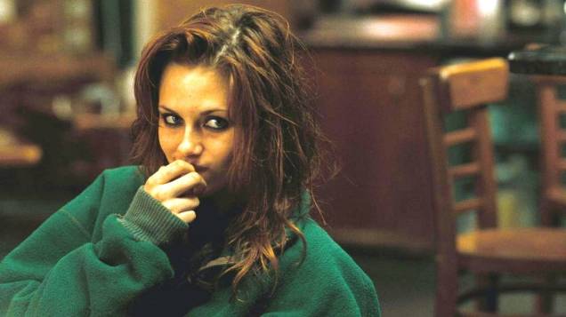 Corações Perdidos: Kristen Stewart vive uma garota de programa de pavil muito curto e língua afiada Corações Perdidos: Kristen Stewart vive uma garota de programa de pavil muito curto e língua afiada