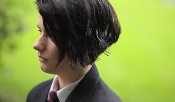 Aluna é barrada na escola por causa de cabelo com estampa de leopardo