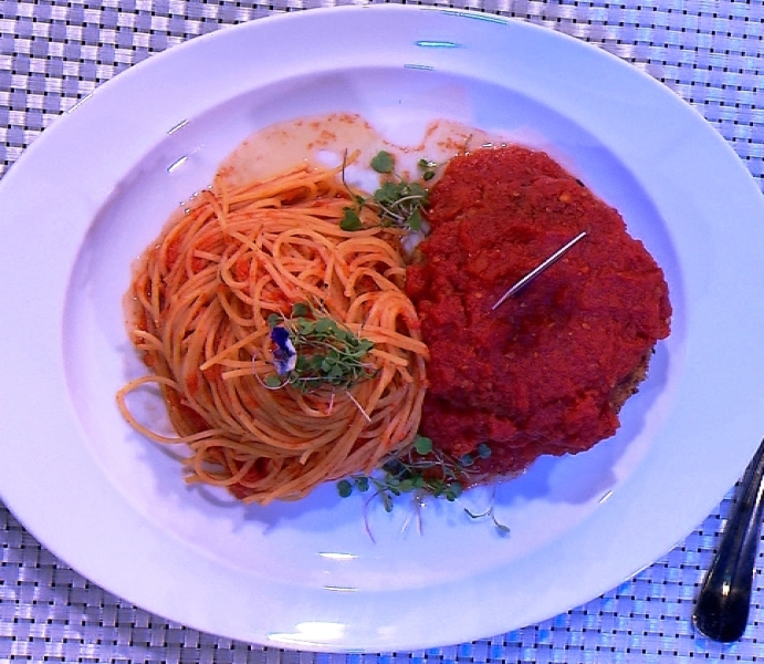 Bolo de carne à italiana: servido com espaguete