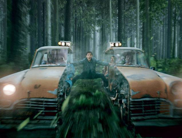 Percy Jackson e o Mar de Monstros: o protagonista no táxi, uma nova missão