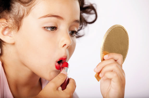 Maquiagem em crianças: são recomendadas? Quando usar?