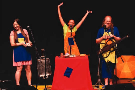 Raquel Grabauska, Simone de Dordi e Gustavo Finkler: sem cenário Raquel Grabauska, Simone de Dordi e Gustavo Finkler: sem cenário