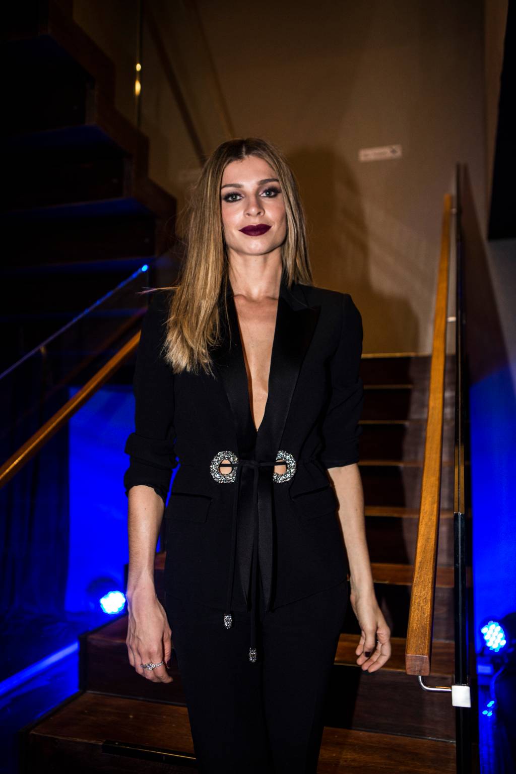 Fendas e decotes no limite marcam os looks da festa da novela ‘Verdades Secretas’