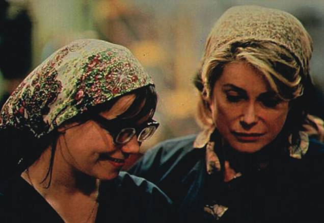 Björk e Catherine Deneuve estão em Dançando no Escuro: drama dirigido por Lars Von Trier Björk e Catherine Deneuve estão em Dançando no Escuro: drama dirigido por Lars Von Trier