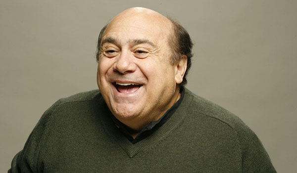 Um bebê que é a cara do ator Danny DeVito está fazendo sucesso na internet