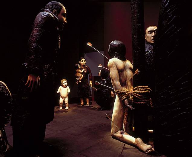 Esculturas da instalação Noite Escura da Alma: abordagem teatralizada e universal Esculturas da instalação Noite Escura da Alma: abordagem teatralizada e universal