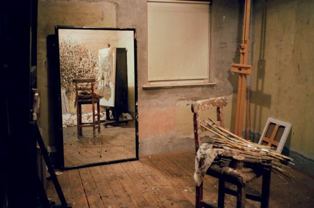 Espelho no ateliê de Lucian: Dawson queria retratar o processo criativo do artista