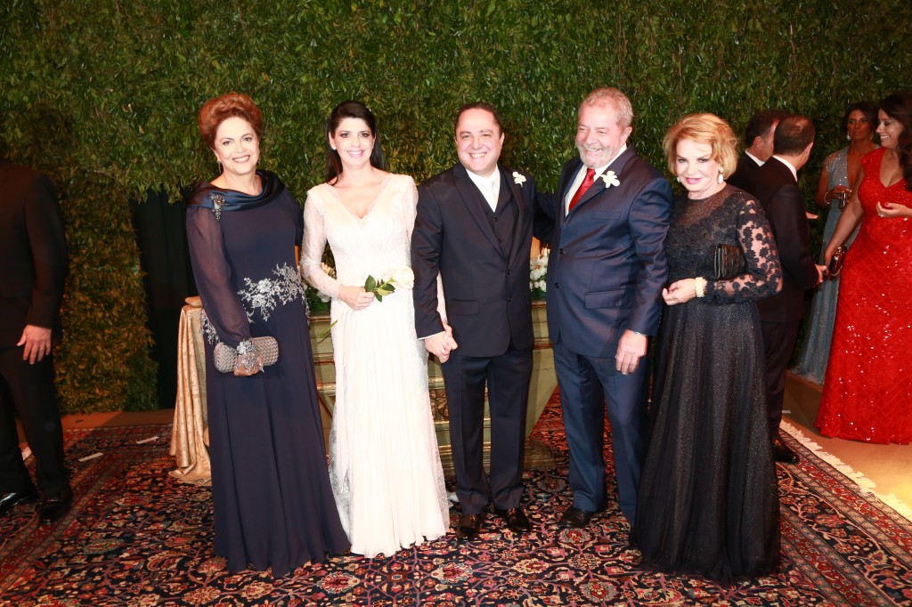 A presidente DIlma, os noivos Claudia e Kalil, o ex-presidente Lula e Maria Letícia