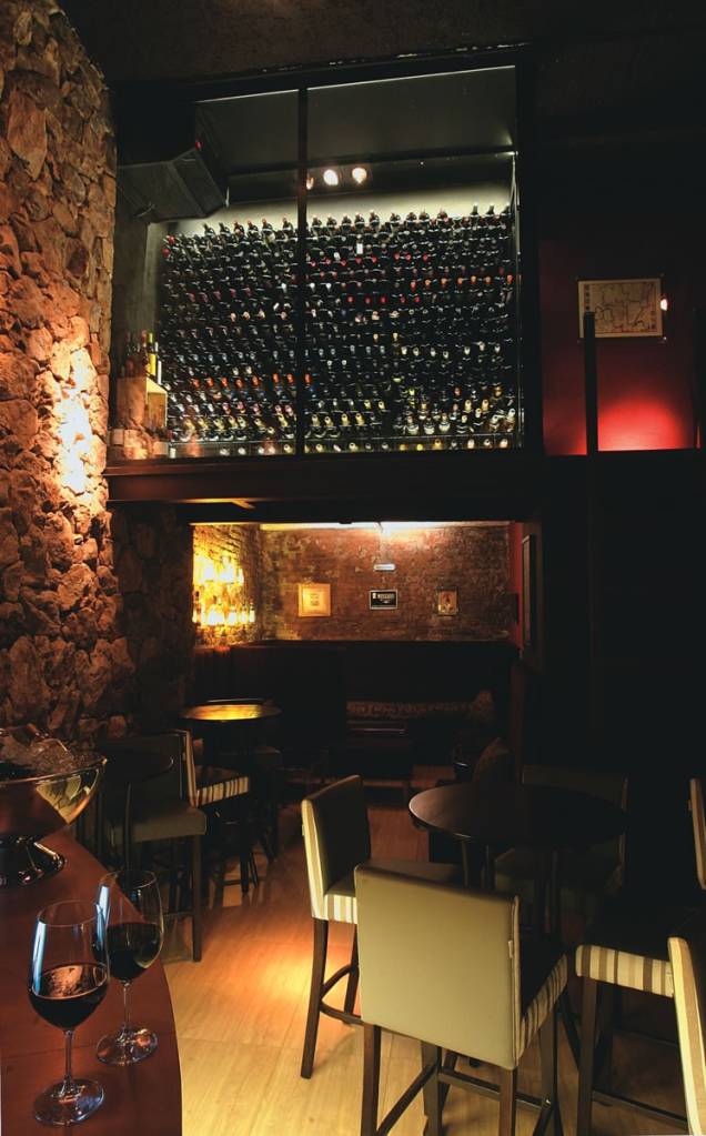O romântico espaço subterrâneo: dedicado aos vinhos