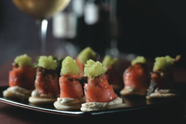 Canapés de salmão gravlax