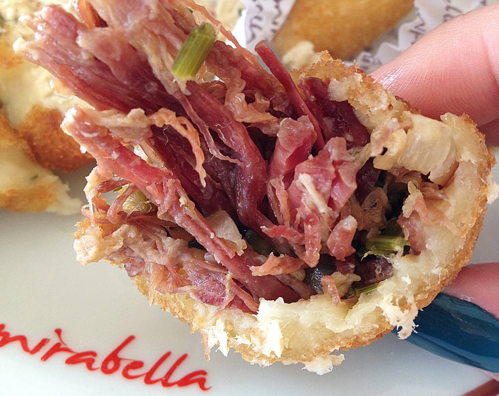 Bolinho de carne-seca de dar água da boca