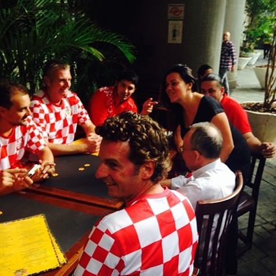 Equipe técnica da Croácia em visita ao Bar da Dona Onça (Foto: Reprodução Instagram)