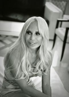 Donatella Versace: visita à cidade para lançar coleção (Foto: Divulgação)