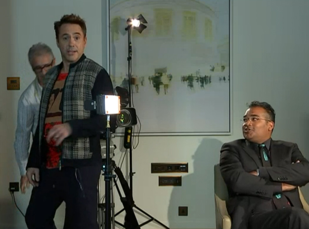 Robert Downey Jr. não aguentou as perguntas do jornalista inglês e saiu da sala