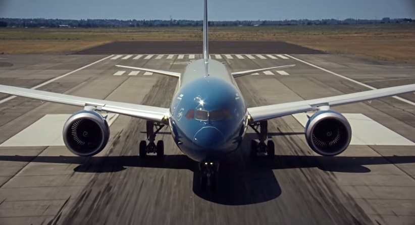Dreamliner 787-9 tem capacidade para 335 passageiros (Foto: Reprodução / YouTube)