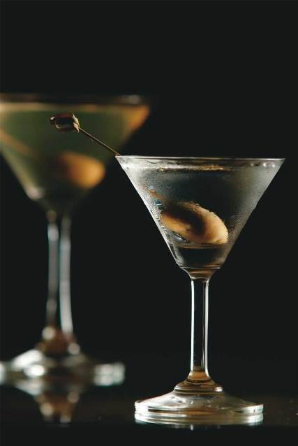 A versão míni do dry martini: no estiloso Dry A versão míni do dry martini: no estiloso Dry