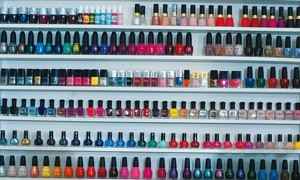 Prateleira da Unhas e Cores, em Moema: 700 tipos de esmalte Prateleira da Unhas e Cores, em Moema: 700 tipos de esmalte