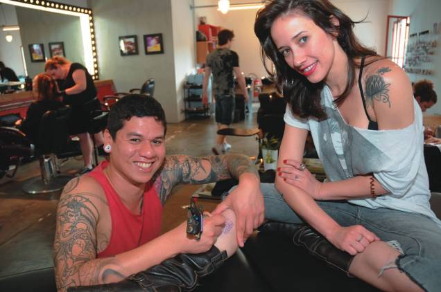 Samuel Shuna, do Gellys Tattoo: Bardot oferece aos clientes serviço de tatuagem