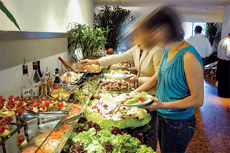 Floriano: pernil suíno ao molho de mel, gengibre e cogumelos selvagens e mais