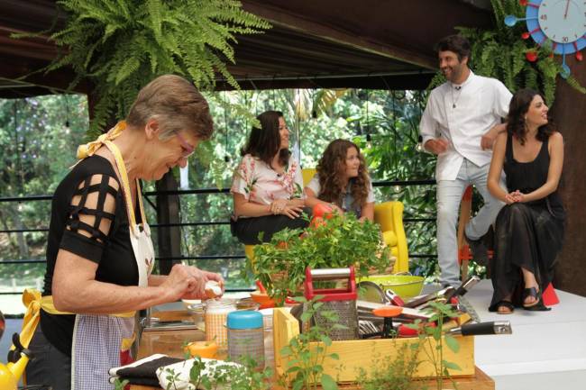 Dona Vera: mãe de Leo Botto faz tagliatelle à caprese