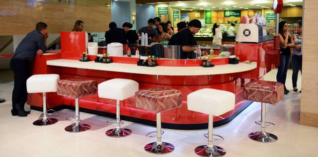 Culinária japonesa em sistema self-service Culinária japonesa em sistema self-service