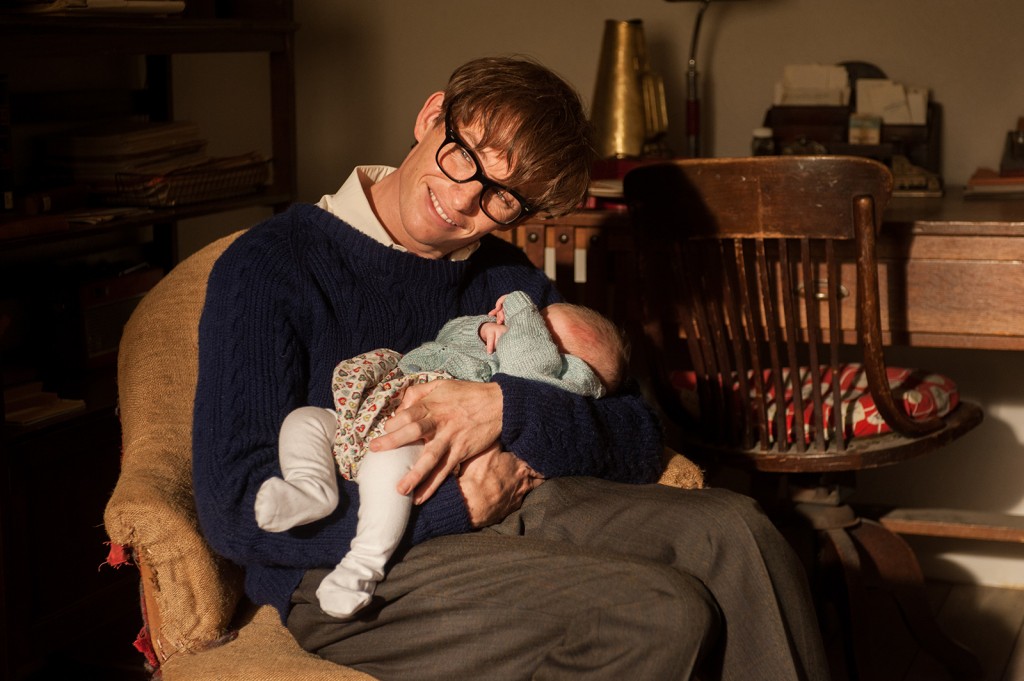 Eddie Redmayne interpreta o físico Stephen Hawking em A Teoria de Tudo