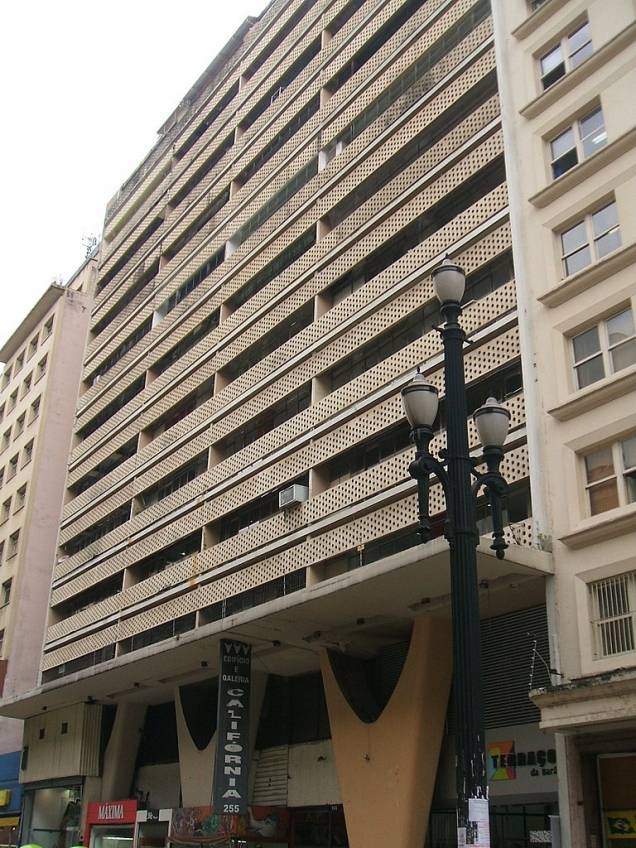 Prédio é um dos exemplares da arquitetura de Niemeyer na capital