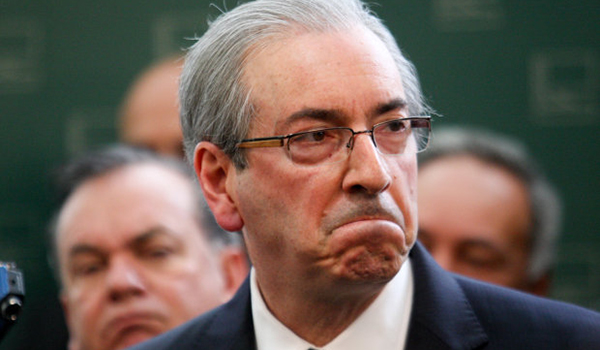 Pouco antes de saber sobre afastamento, Eduardo Cunha publicou mensagem de paz na internet