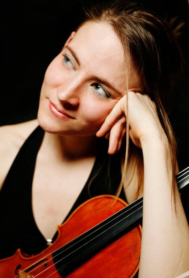 A violinista Elissa Cassini