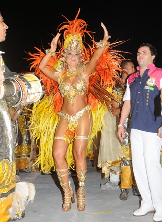 Ellen Roche, toda trabalhada nas penas