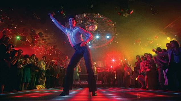 Os Embalos de Sábado à Noite: John Travolta, o rei das pistas em 1977 Os Embalos de Sábado à Noite: John Travolta, o rei das pistas em 1977