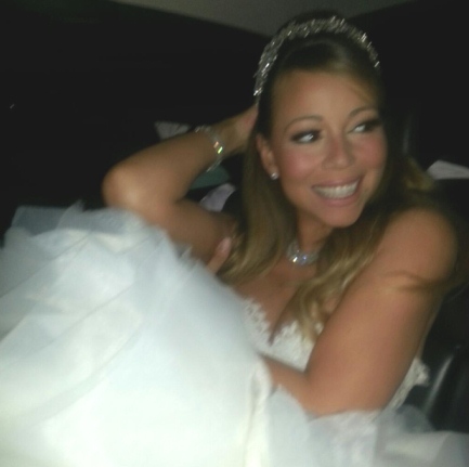 Fofo ou brega? Mariah Carey fecha parque da Disney para renovar votos de seu casamento