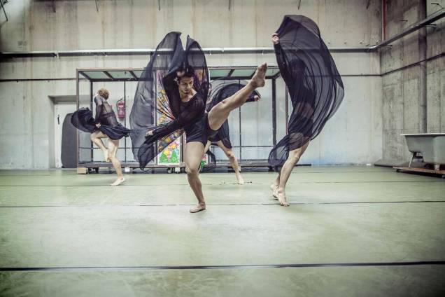 Ao todo, 29 bailarinos dançam a coreografia de Ismael Ivo Ao todo, 29 bailarinos dançam a coreografia de Ismael Ivo