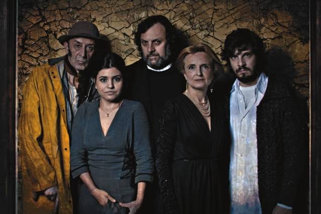 Plínio Soares, Patrícia Castilho, Nelson Baskerville, Clara Carvalho e Flavio Barollo em "Espectros"