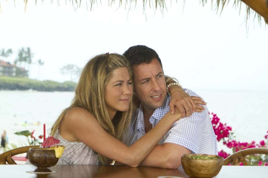 Comédia hollywoodiana: Jennifer Aniston finge ser esposa de Adam Sandler em Esposa de Mentirinha