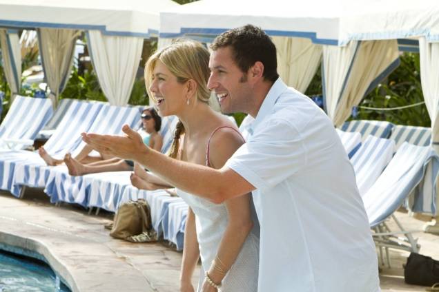 Jennifer Aniston: a loira será a esposa de mentirinha de Adam Sandler Jennifer Aniston: a loira será a esposa de mentirinha de Adam Sandler