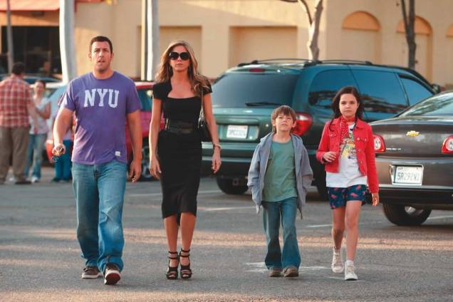 Os atores Adam Sandler, Jennifer Aniston, Griffin Gluck e Bailee Madison: a falsa família da comédia ‘Esposa de Mentirinha’ Os atores Adam Sandler, Jennifer Aniston, Griffin Gluck e Bailee Madison: a falsa família da comédia ‘Esposa de Mentirinha’