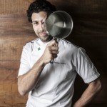 08-05-2013, 16h: Retrato de Rodrigo Oliveira, chef do restaurante MocotÃ³ na Vila Medeiros, Zona Norte da cidade. (Foto: Lucas Lima/VEJA SP)