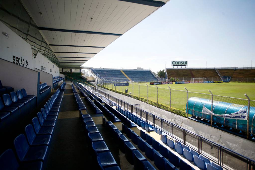 O estádio tem capacidade para receber 14.400 torcedores