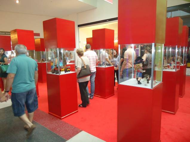 Túnel do tempo: bonecas, jogos e carrinhos podem ser recordados na exposição